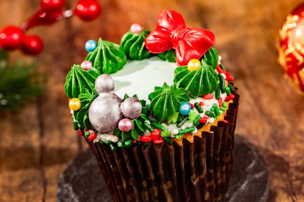 2025-WDW-MVMCP-Foodie-Guide-Wreath-Cupcake