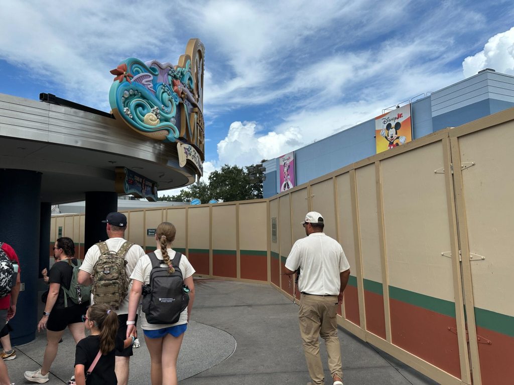 WDW-DHS-Animation-Courtyard-walls-construction-October-9-202500006