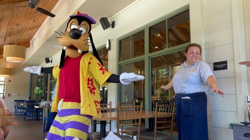 Wind & Waves Breakfast Goofy