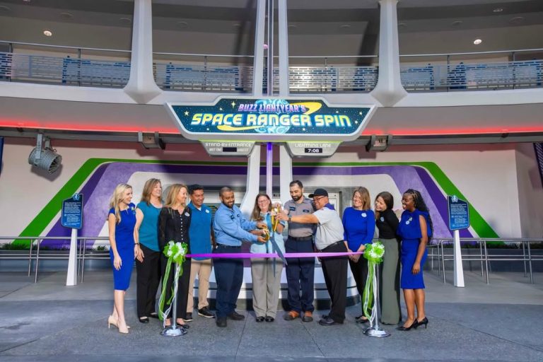 wdw-mk-buzz-cast-ribbon-cutting-2
