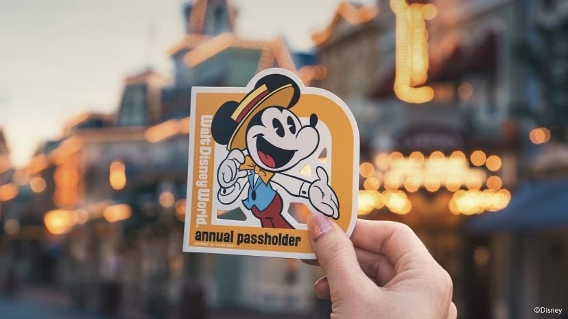 wdw-annual-pass-dapper-mickey-magnet~2