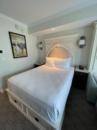 DVC Riviera Resort Studio queen bed