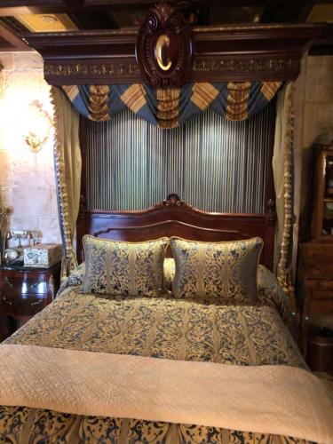 Cinderella Castle Suite Bed